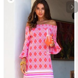 CABANA LIFE
Coral Geo Off The Shoulder Dress size XL